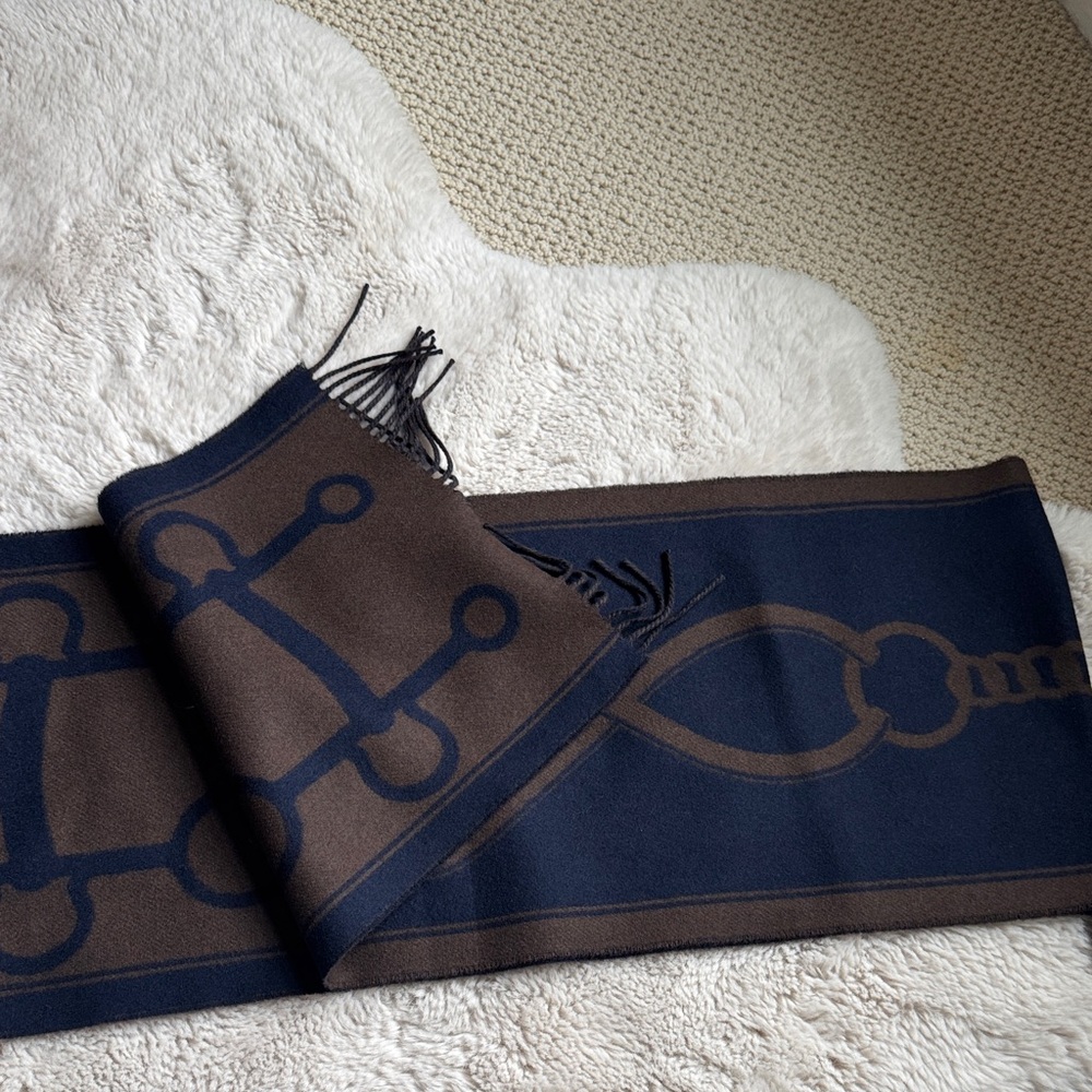 Authentic brand new Hermes women’s scarf - Picture 6 of 8